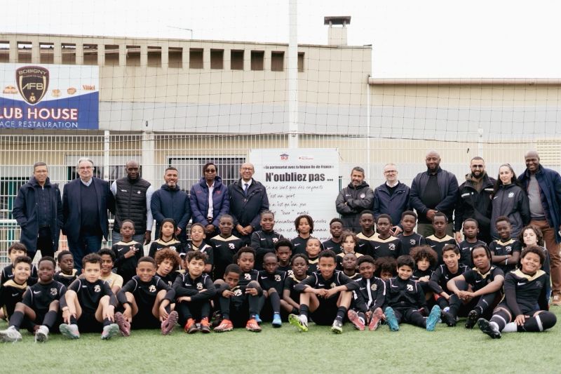 Visite de Philippe Diallo au FC93 avec les jeunes et les éducateurs