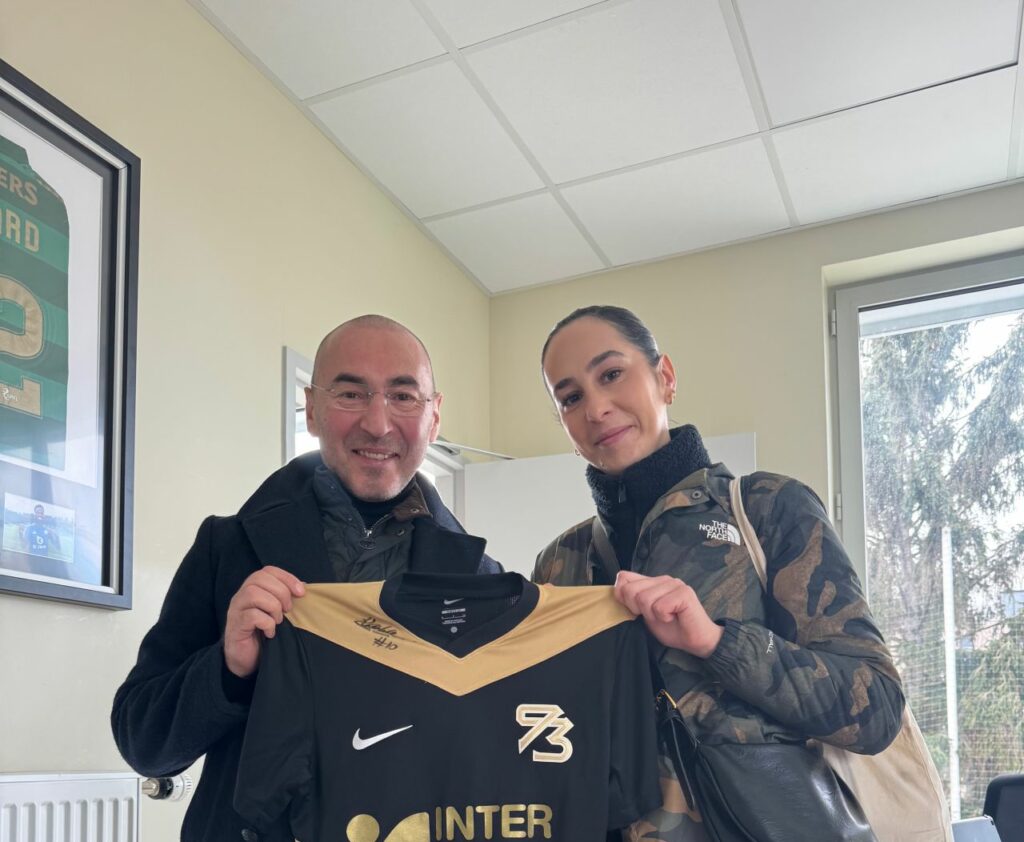 Rencontre au club autour d’un maillot du FC93